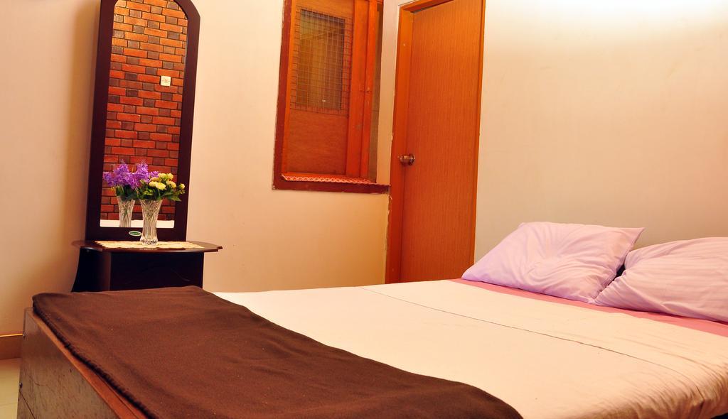 Primrose Inn كاندي المظهر الخارجي الصورة